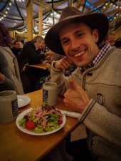 So funny, the waiter told me he has never sold this salat in the last more than 2 weeks. Well it was delicious :)